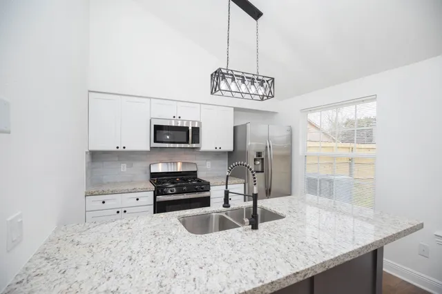 $1,800 | 13903 Tower Point Drive, Sugar Land, TX 77498