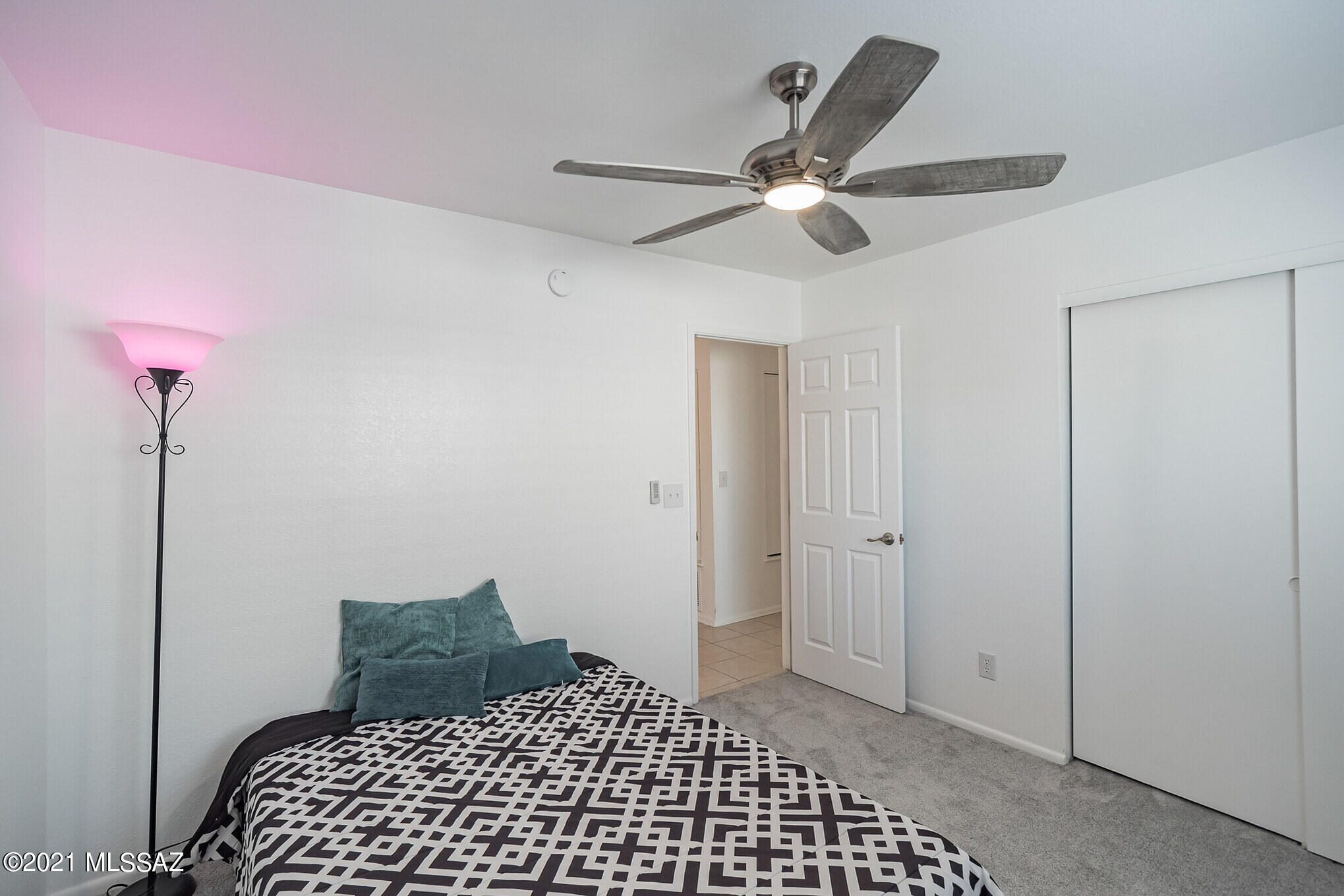 9671 East Azuma Way Tucson, AZ 85747 - Photo 22 of 31 a bedroom with a bed and a lamp