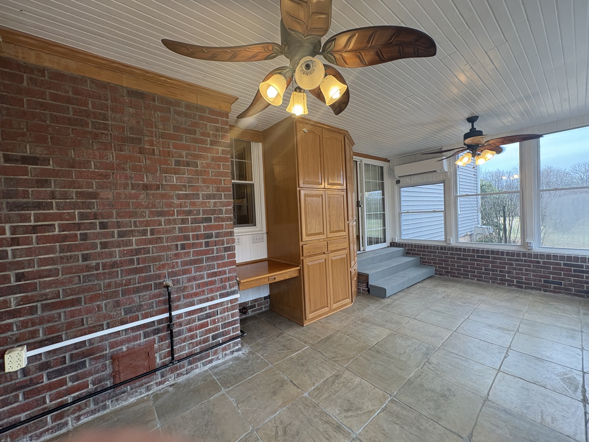 703 12 Oaks Road Tullahoma, TN 37388 - Photo 33 of 46 a view of a hallway with chandelier and fireplace