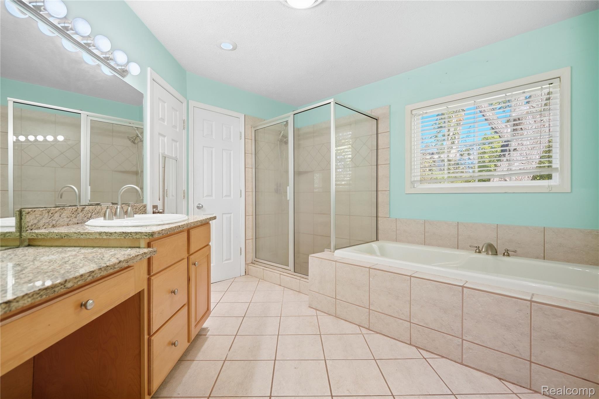 10400 Runyan Lake Road Fenton, MI 48430 - Photo 12 of 37 44-DSC00580.jpg