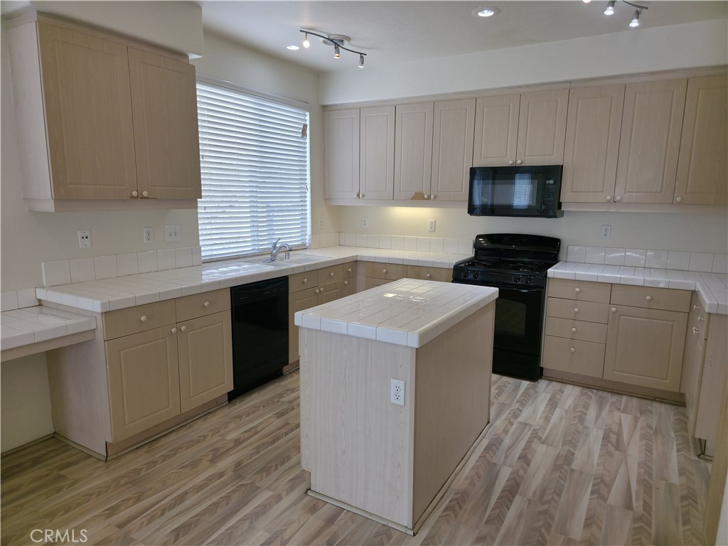 1379 Withorn Court Riverside, CA 92507 - Photo 8 of 30