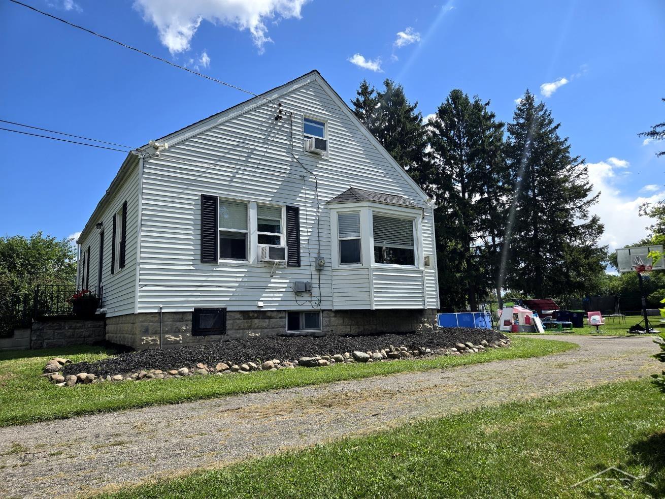 3715 Shattuck Road Saginaw, MI 48603 - Photo 2 of 17