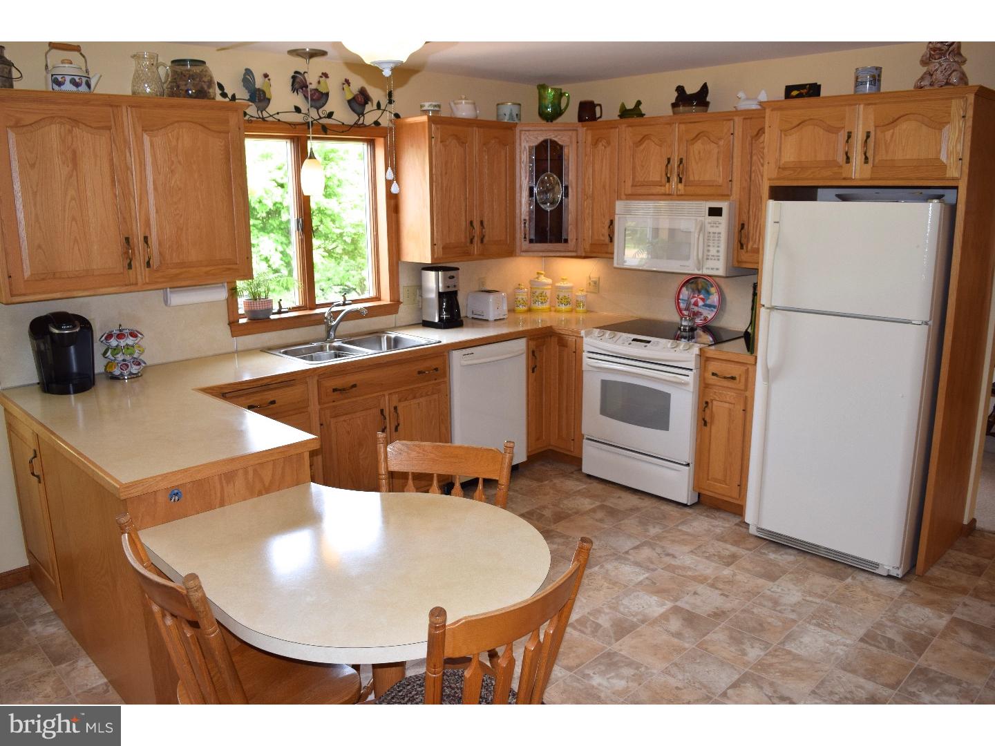 853 Point Road Wernersville, PA 19565 - Photo 4 of 25 Gallery Image 4