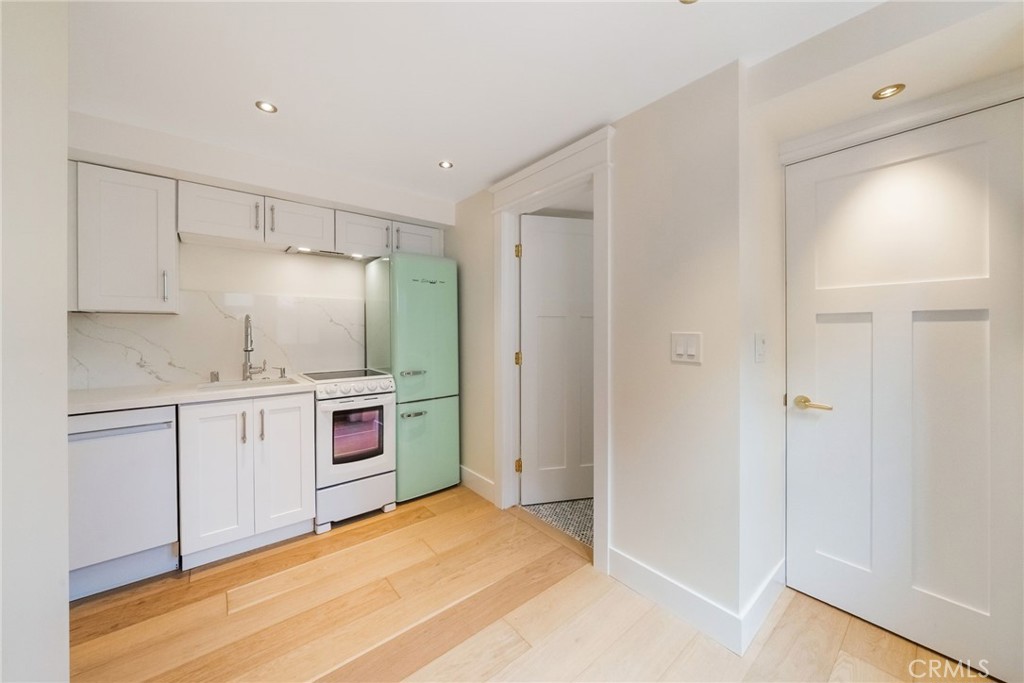 31729 Fairview Road, Unit LEFT Laguna Beach, CA 92651 - Photo 5 of 23