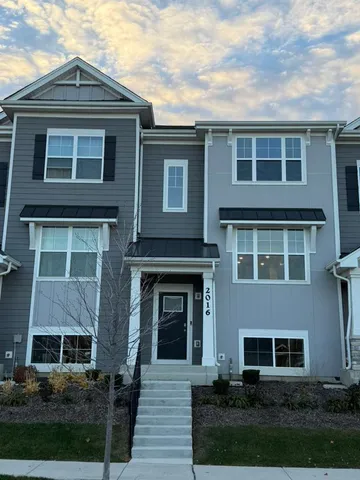 $3,300 | 2016 Yellowstone Boulevard, Mundelein, IL 60060