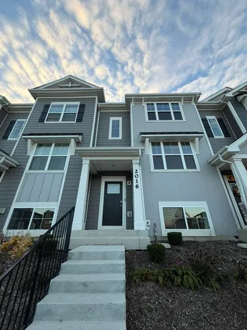 $3,300 | 2016 Yellowstone Boulevard, Mundelein, IL 60060