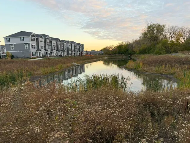 $3,300 | 2016 Yellowstone Boulevard, Mundelein, IL 60060