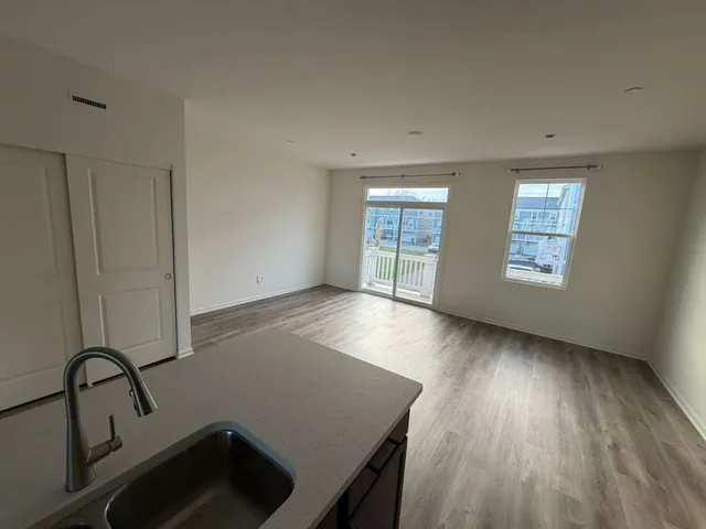 $3,300 | 2016 Yellowstone Boulevard, Mundelein, IL 60060