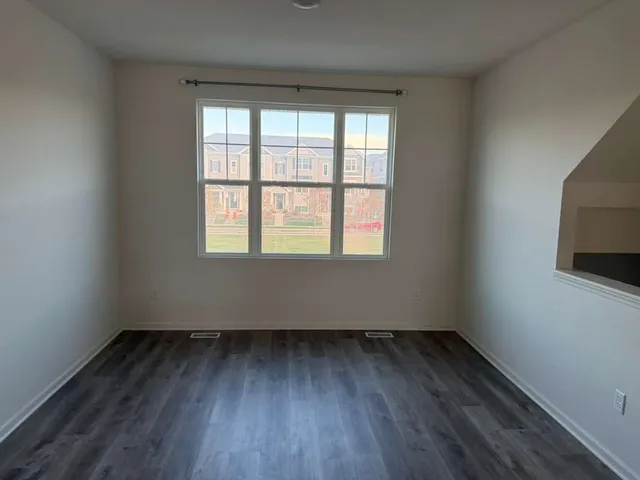 $3,300 | 2016 Yellowstone Boulevard, Mundelein, IL 60060