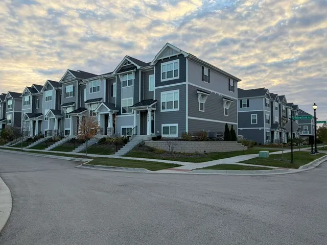 $3,300 | 2016 Yellowstone Boulevard, Mundelein, IL 60060