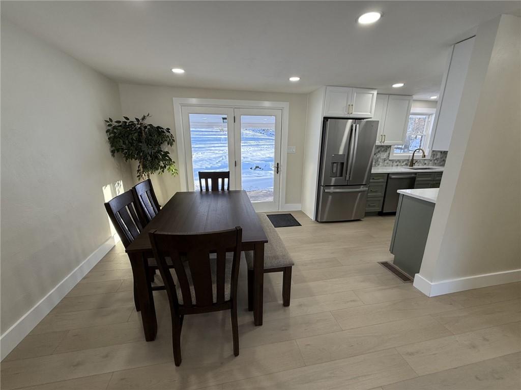 315 Vaneal Road Washington, PA 15301 - Photo 7 of 26 a dining room with furniture and window