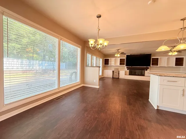 $207,000 | 30 Red Bud Road, Harrisburg, IL 62946