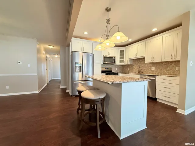 $207,000 | 30 Red Bud Road, Harrisburg, IL 62946