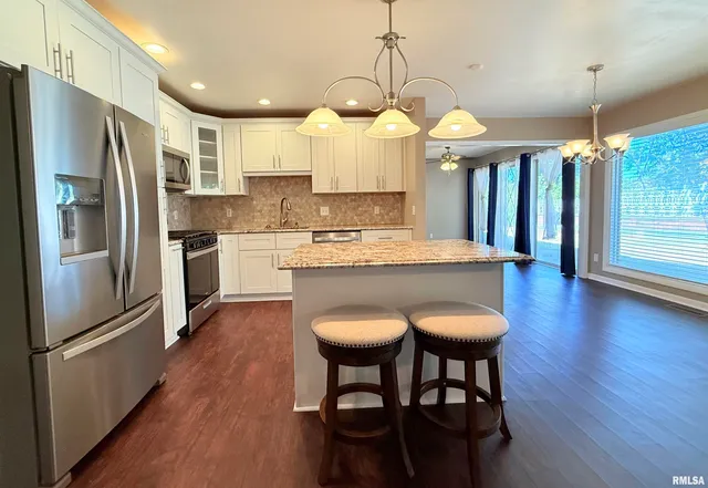 $207,000 | 30 Red Bud Road, Harrisburg, IL 62946