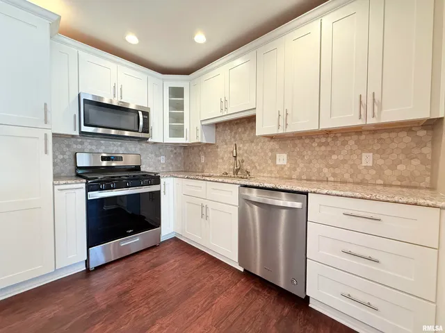 $207,000 | 30 Red Bud Road, Harrisburg, IL 62946