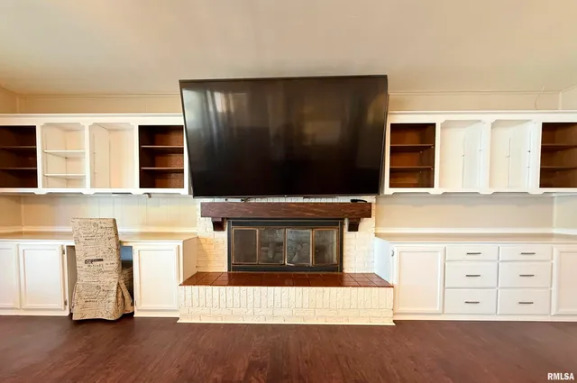 $207,000 | 30 Red Bud Road, Harrisburg, IL 62946