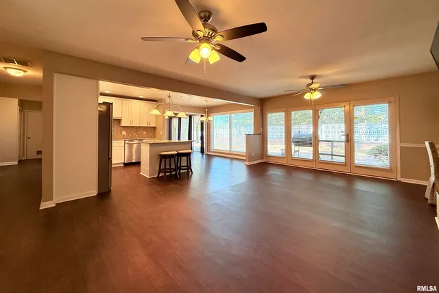 $207,000 | 30 Red Bud Road, Harrisburg, IL 62946