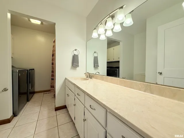 $207,000 | 30 Red Bud Road, Harrisburg, IL 62946