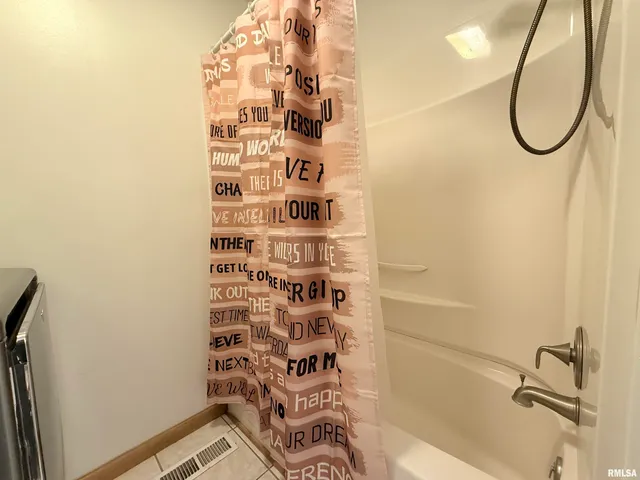 $207,000 | 30 Red Bud Road, Harrisburg, IL 62946