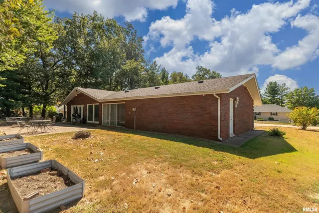 $207,000 | 30 Red Bud Road, Harrisburg, IL 62946