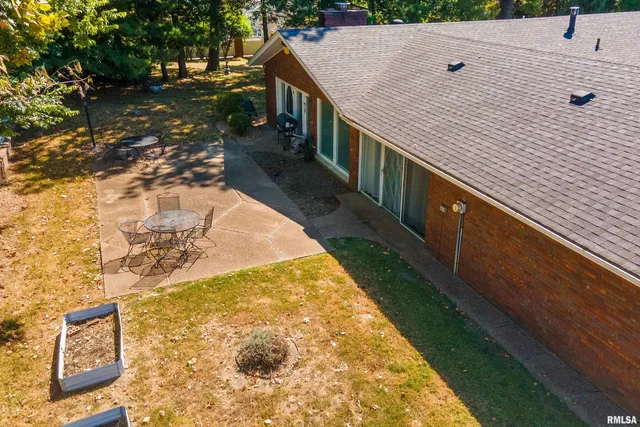 $207,000 | 30 Red Bud Road, Harrisburg, IL 62946