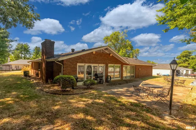 $207,000 | 30 Red Bud Road, Harrisburg, IL 62946