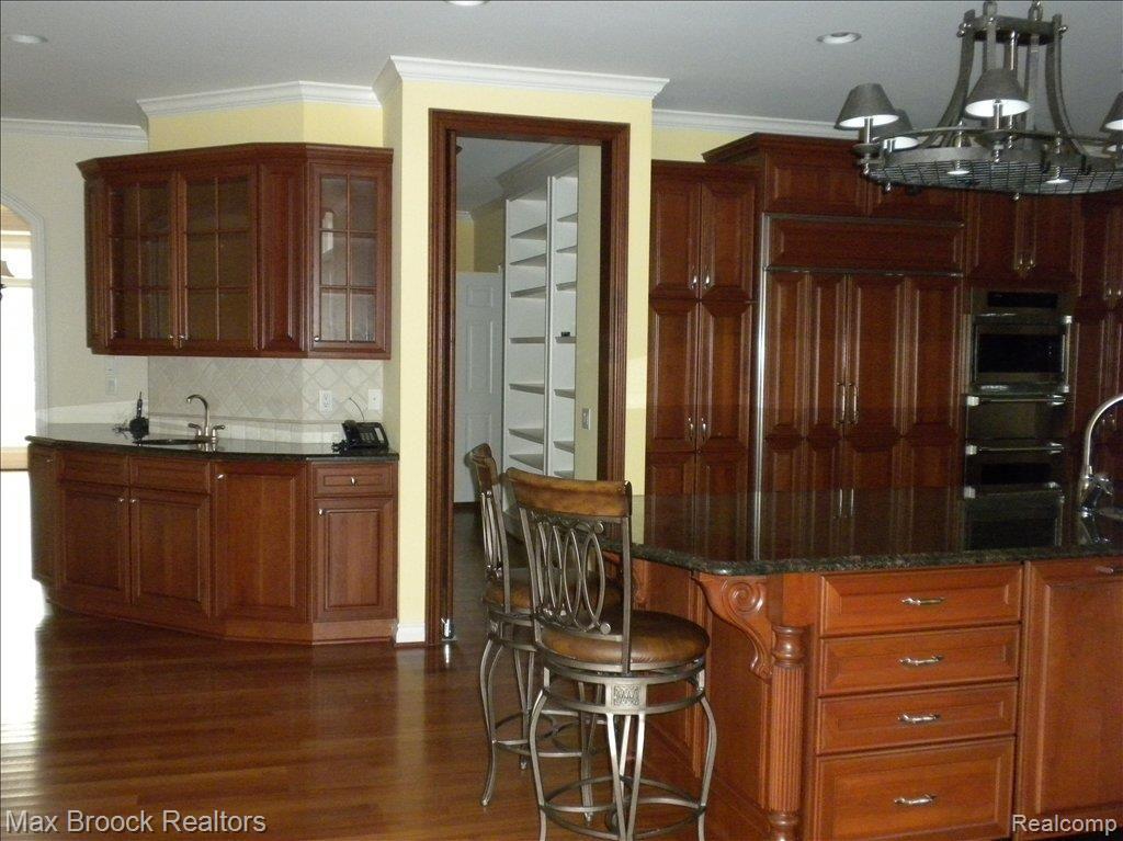 1701 Buell Court Rochester, MI 48306 - Photo 15 of 25 Gourmet Kitchen