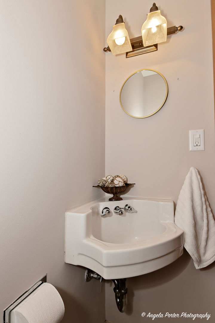 5046 Glendale Road Gurnee, IL 60031 - Photo 10 of 37 Gallery Image 10