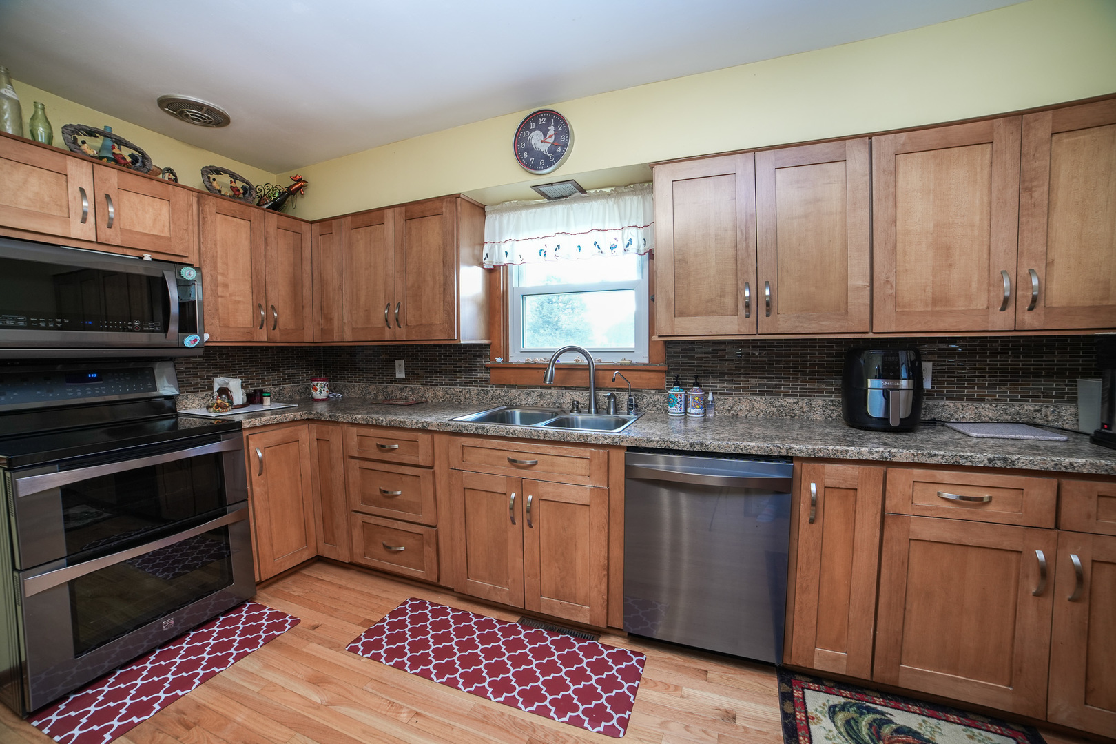 2833 East 1600 North Road Sheldon, IL 60966 - Photo 14 of 70 a kitchen with cabinets appliances and a window