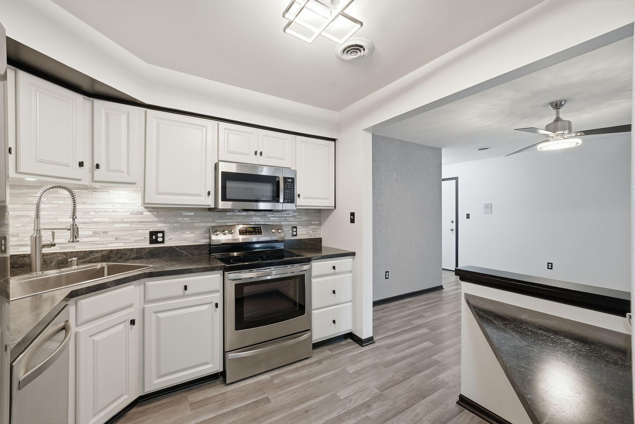 2023 West 45th Street, Unit 104 Highland, IN 46322 - Photo 9 of 22 2048x1368