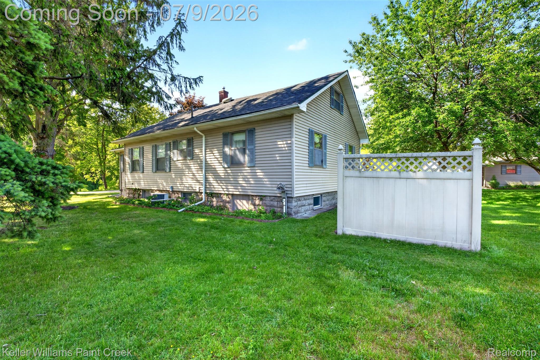 204 Russell Road Kawkawlin, MI 48631 - Photo 3 of 82 DSC01773.jpg
