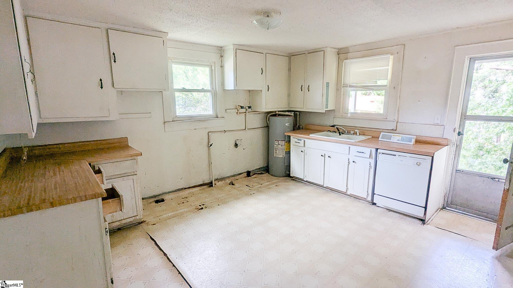 104 Albert Street Greer, SC 29651 - Photo 7 of 12