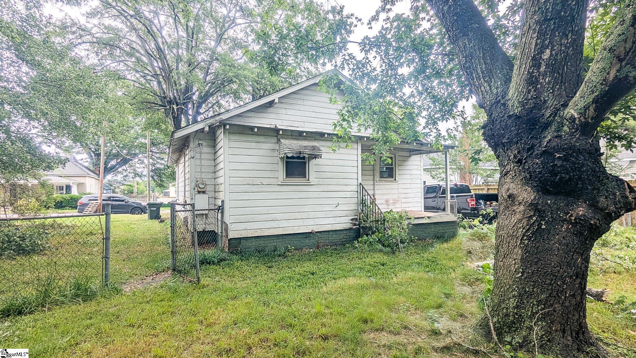 104 Albert Street Greer, SC 29651 - Photo 10 of 12