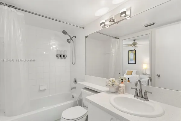 $3,300 | 19555 East Country Club Drive, Unit 8208, Aventura, FL 33180