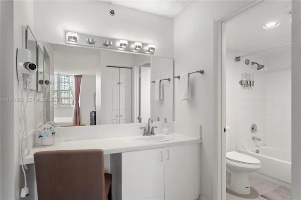 $3,300 | 19555 East Country Club Drive, Unit 8208, Aventura, FL 33180