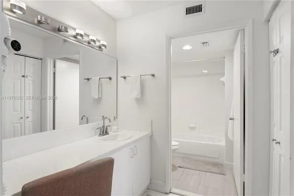 $3,300 | 19555 East Country Club Drive, Unit 8208, Aventura, FL 33180