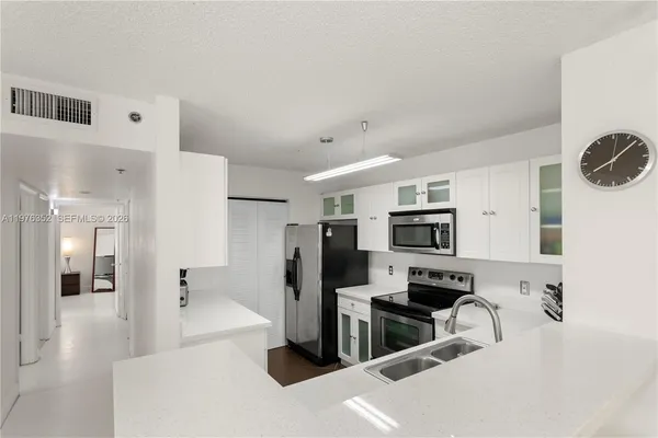 $3,300 | 19555 East Country Club Drive, Unit 8208, Aventura, FL 33180