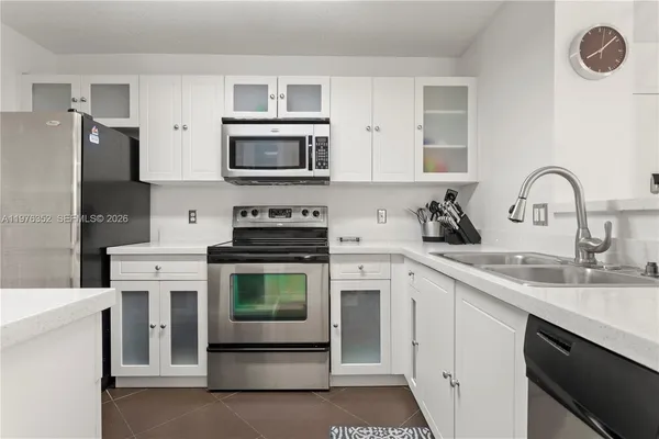 $3,300 | 19555 East Country Club Drive, Unit 8208, Aventura, FL 33180