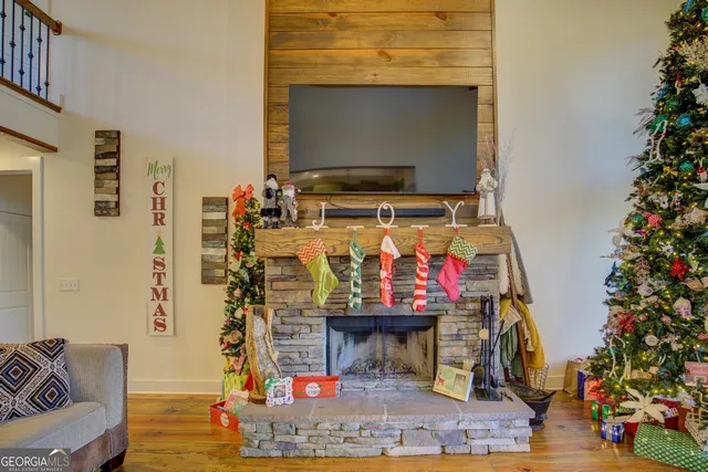 a view of entryway with a front door