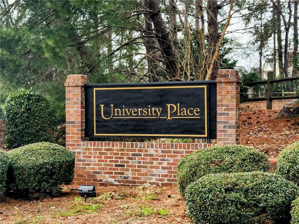 Welcome home to University Place.  Convenient to Clemson University, shopping, restaurants, and other amenities.