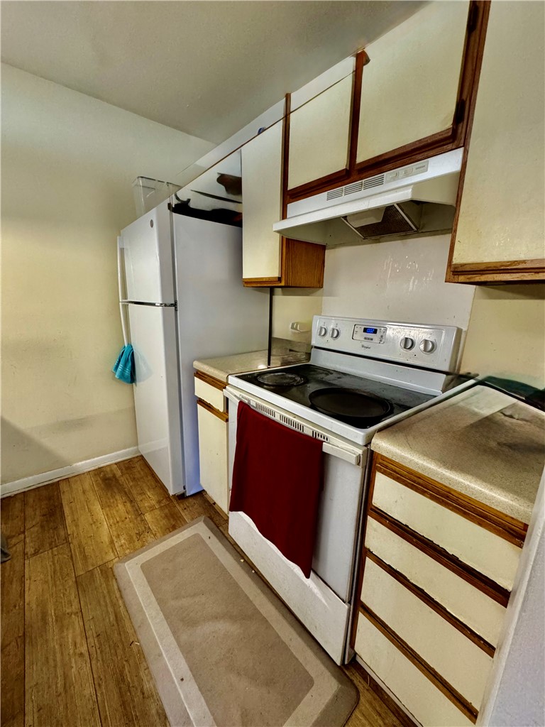 220 Elm Street, Unit 502 Clemson, SC 29631 - Photo 5 of 17 This functional kitchen provides a practical layout and new refrigerator.