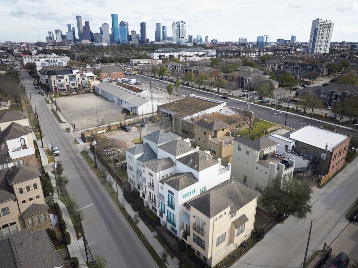 Jut minutes form Downtown