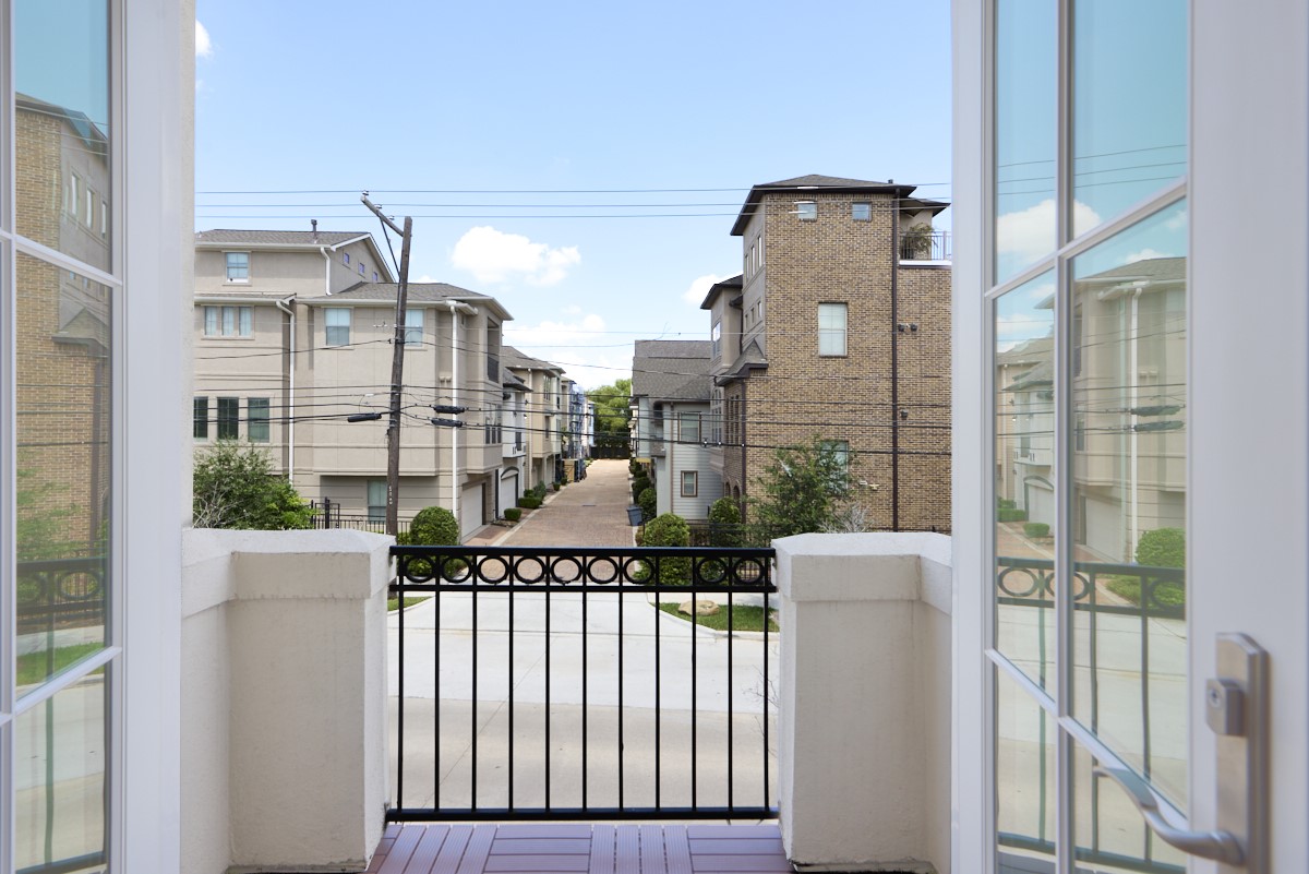 1026 Wagner Street Houston, TX 77007 - Photo 14 of 33 Balcony View
