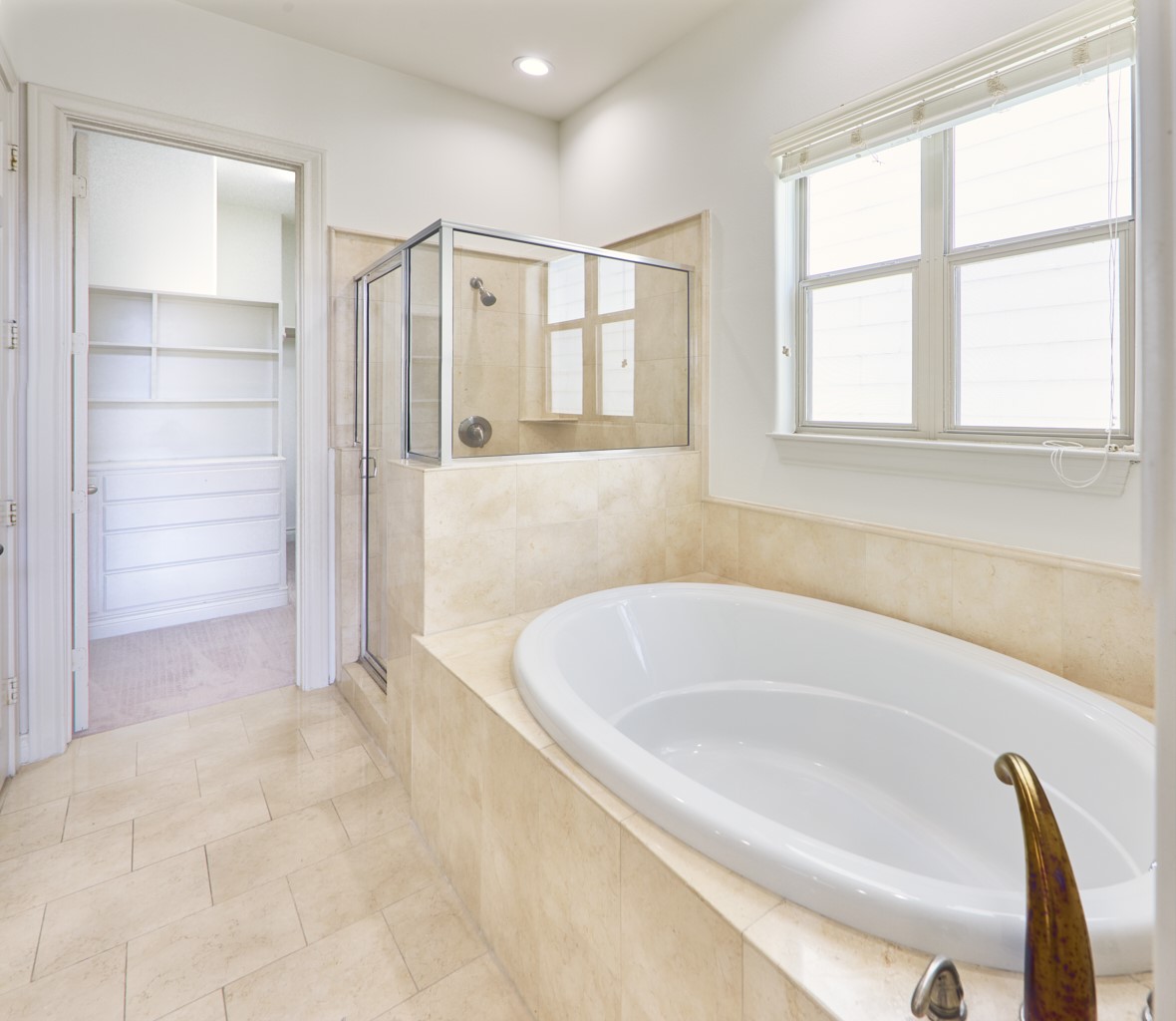1026 Wagner Street Houston, TX 77007 - Photo 22 of 33 a bathroom with a bathtub and a shower