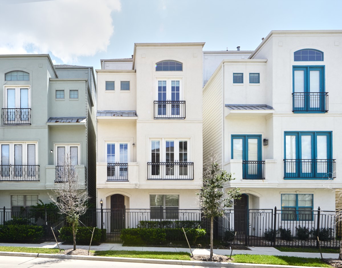 1026 Wagner Street Houston, TX 77007 - Photo 29 of 33 a front view of residential houses with yard