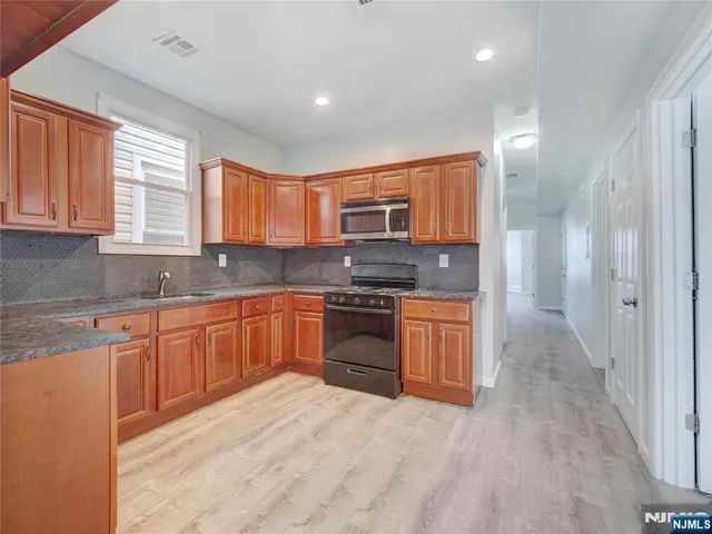 $629,000 | 160 South 11th Street, Newark, NJ 07107