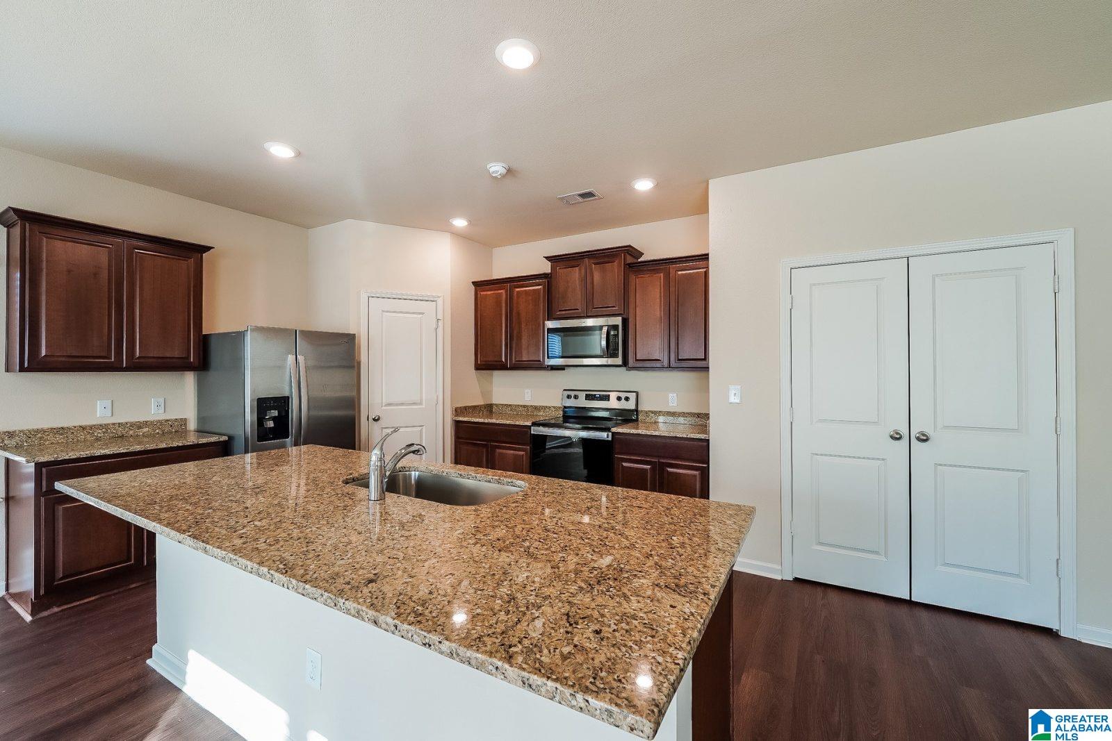 514 Clover Circle Springville, AL 35146 - Photo 3 of 10