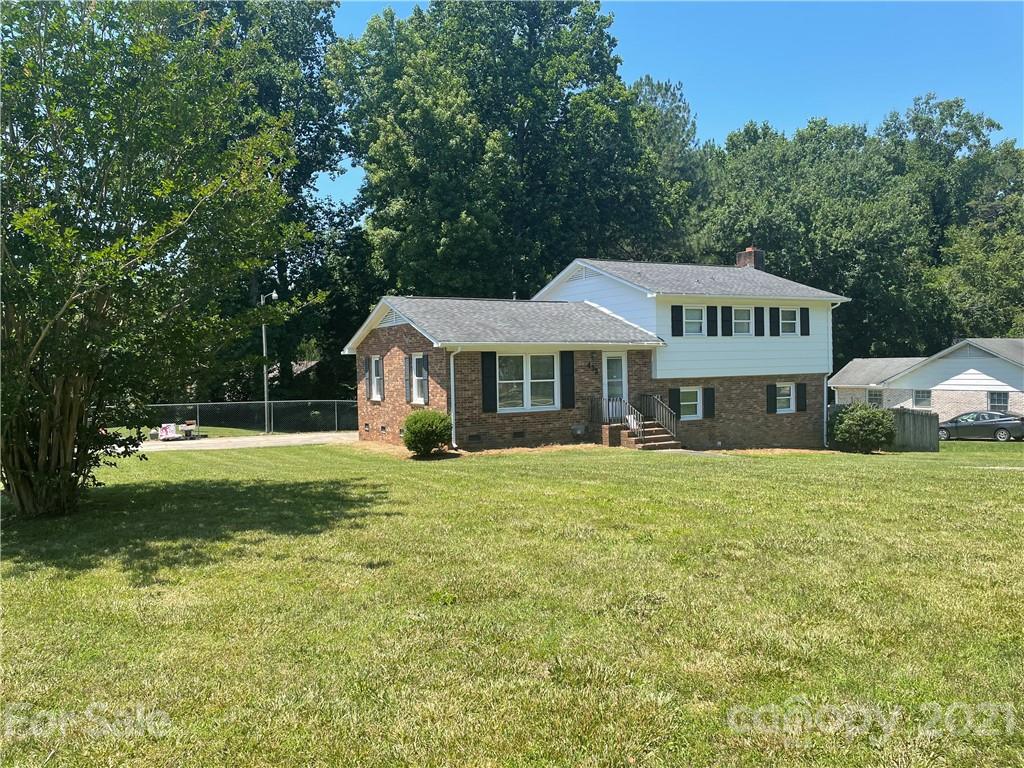 433 Willow Road Salisbury, NC 28147 - Photo 4 of 34 a front view of a house with a yard
