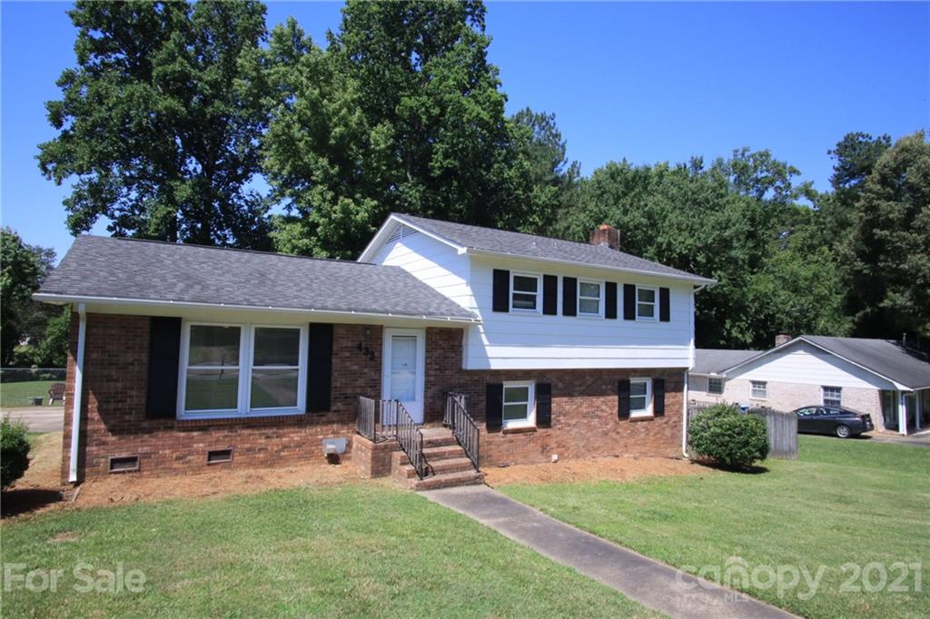 433 Willow Road Salisbury, NC 28147 - Photo 5 of 34 front view of a house with a yard