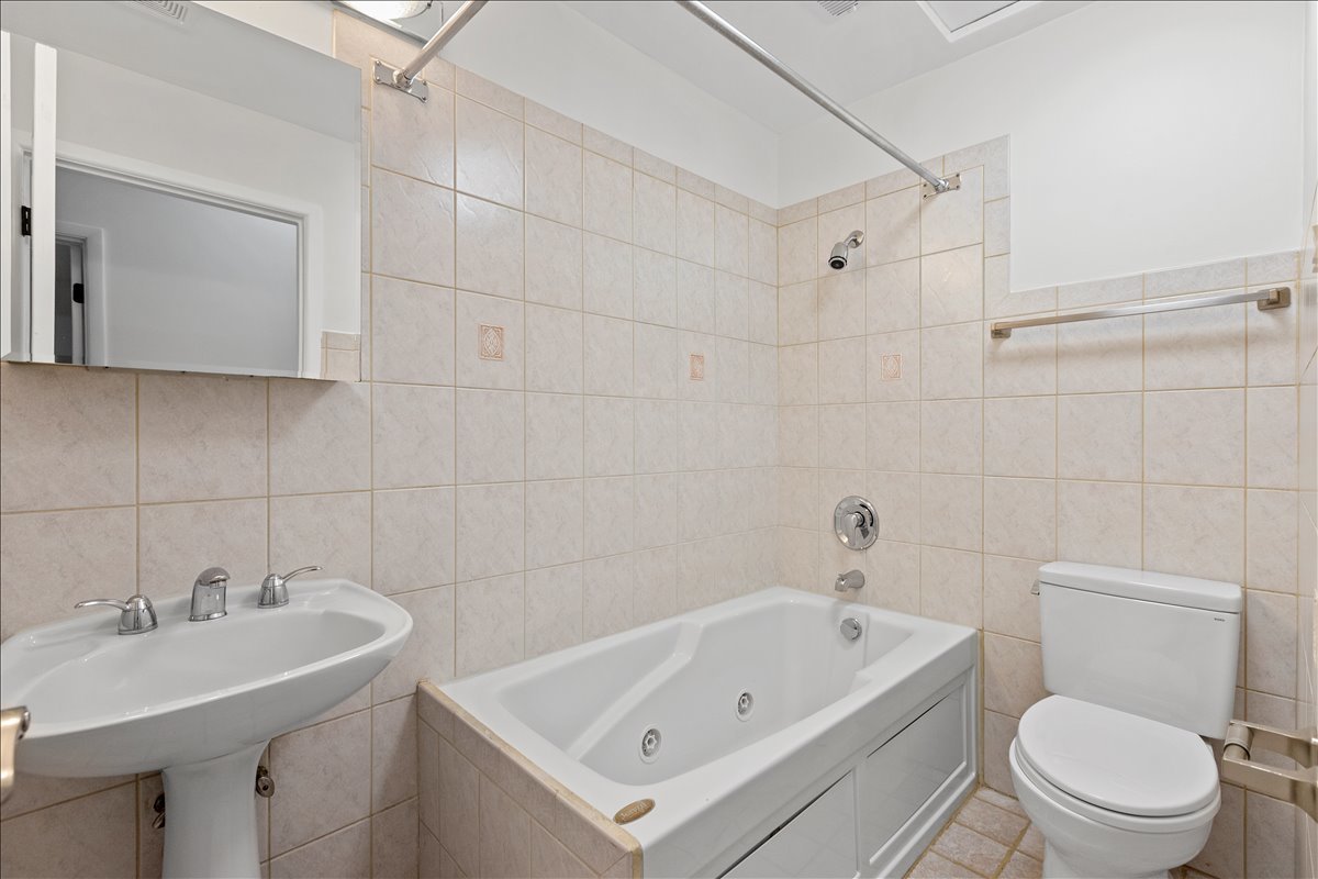 1147 West Taylor Street, Unit 1 Chicago, IL 60607 - Photo 12 of 17